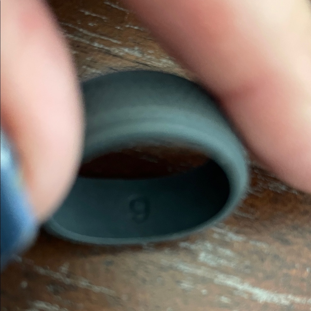 QALO Men's Silicone Ring - Gray size 9 NWOT - Picture 3 of 9